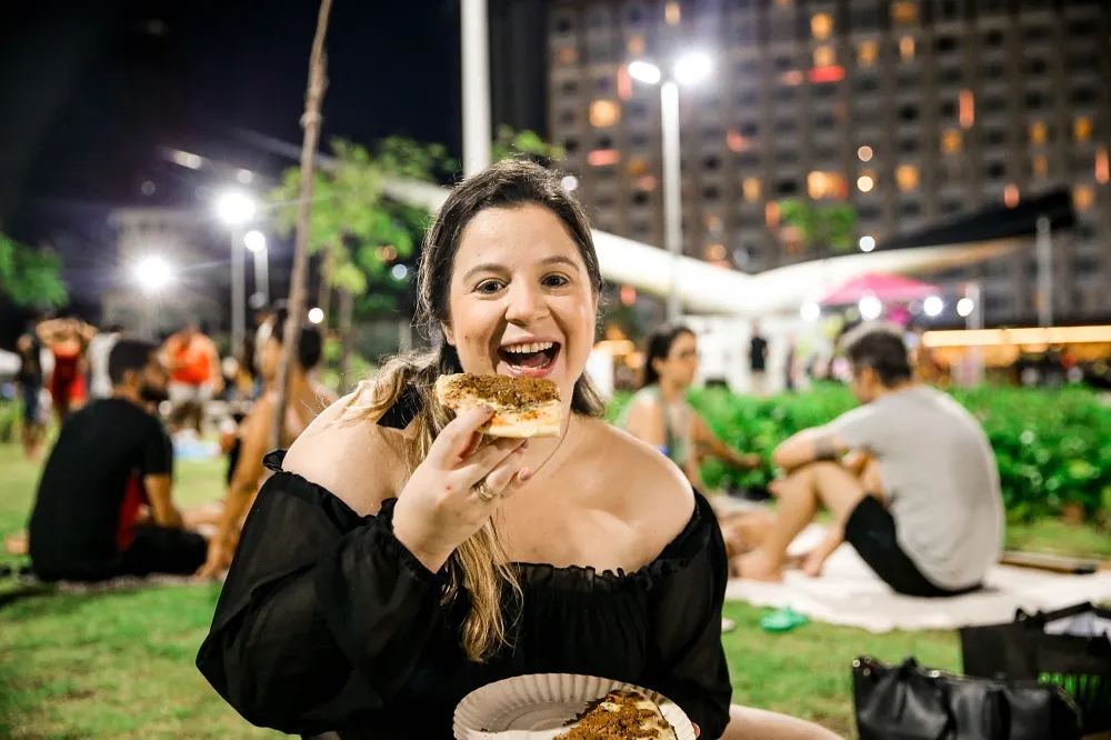 A confeiteira Maria Batista celebrou o 26º aniversário no Pizza Quente