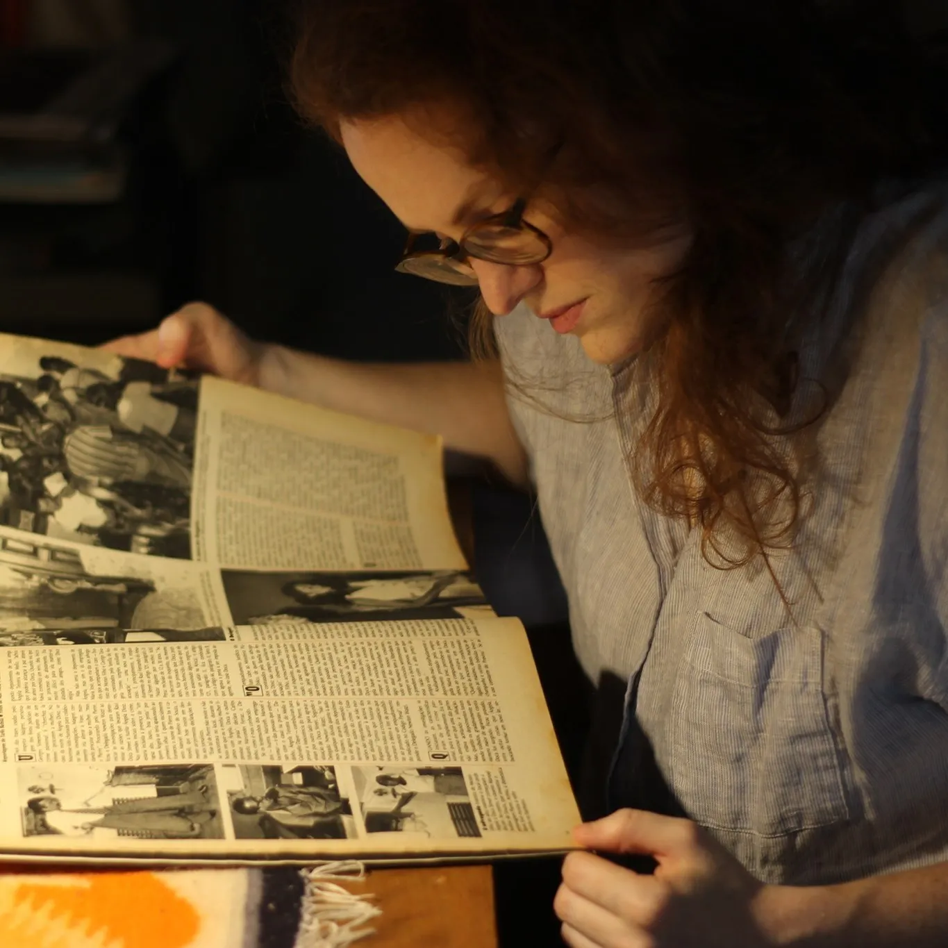 Nascida nos Estados Unidos, Flora Thomson-DeVeaux é tradutora da versão em inglês de 