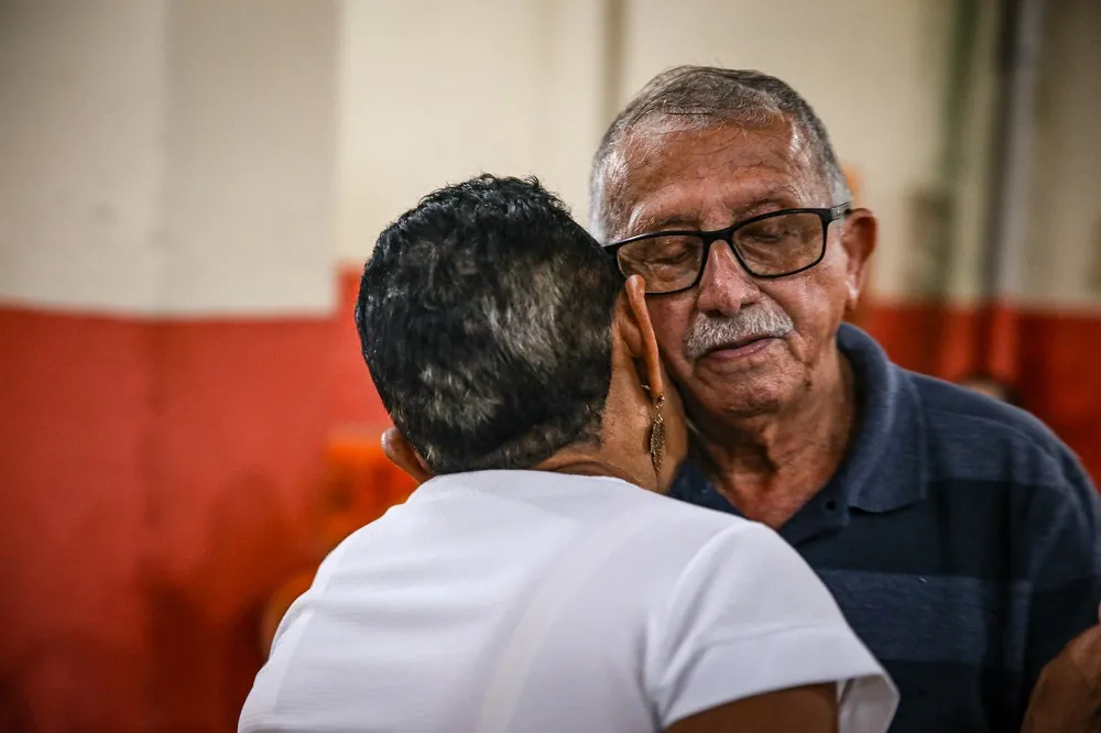 O motorista José Pereira e a dona de casa Rita Maria são amigos e há oito anos dançam no Santa Cruz