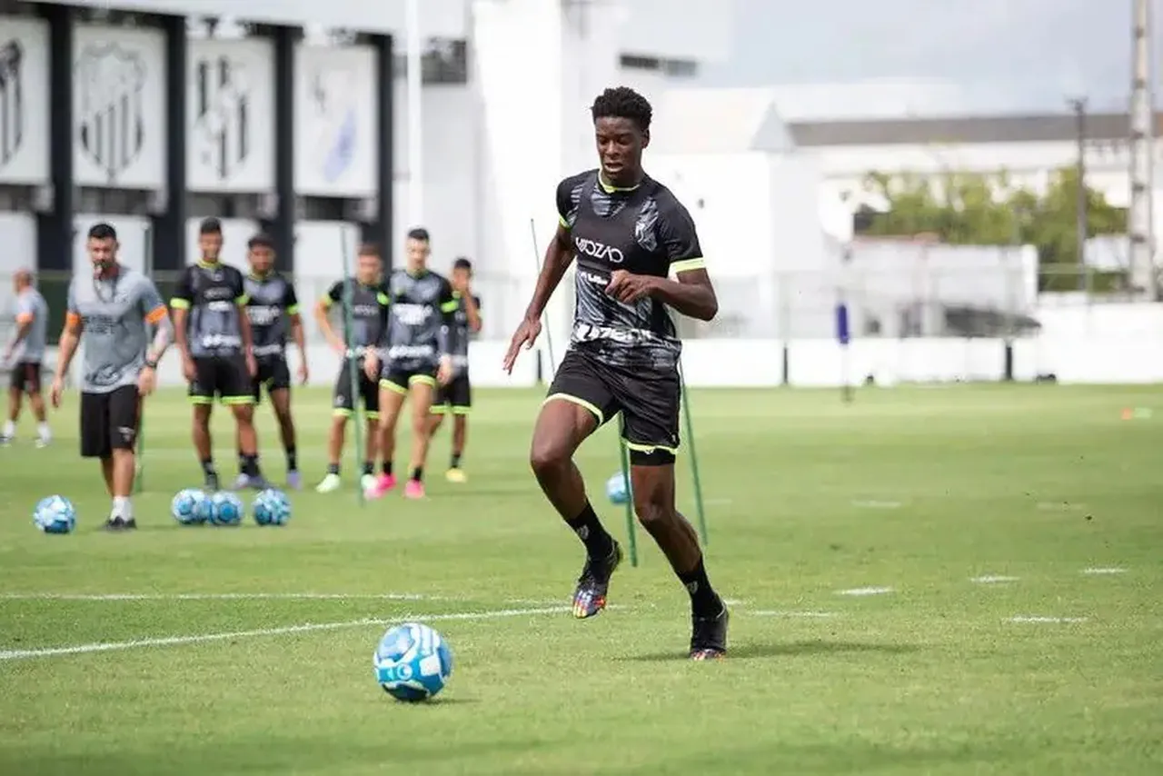 Jonathan foi integrado ao elenco principal do Ceará em 2023
