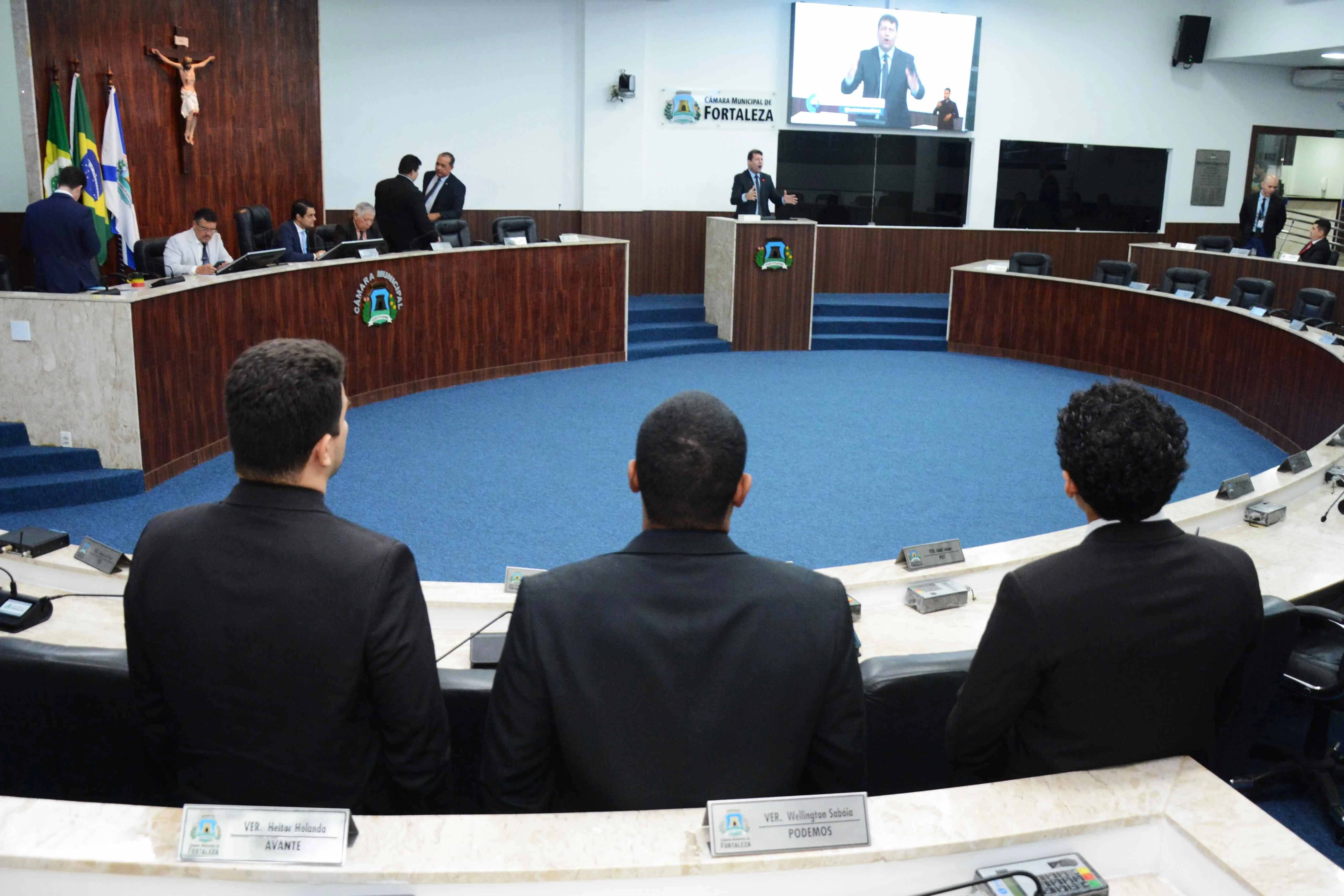 Benefício é permitido no Regimento Interno, mas regramento não estabelece limites para a retirada seguida de licenças.