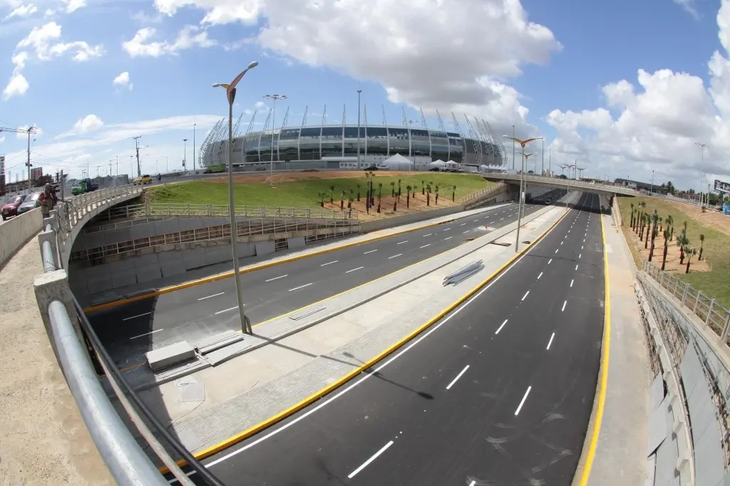 Túnel e rotatória Castelão