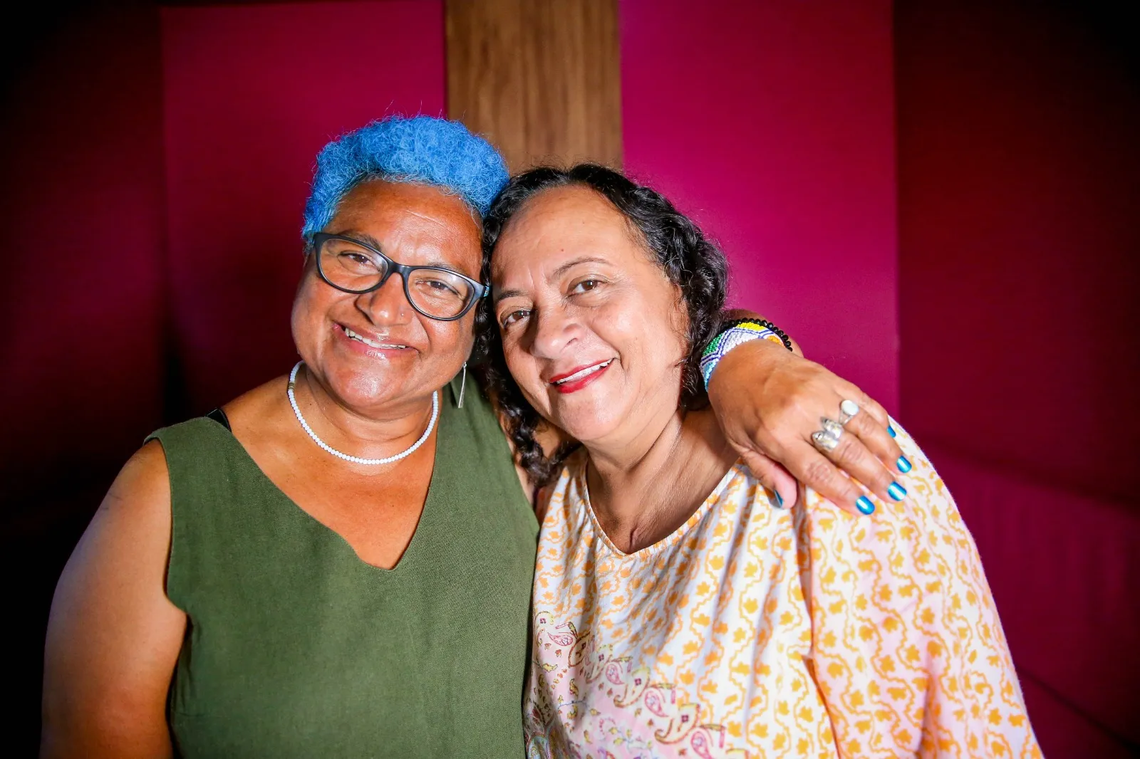 A mochileira Jô Feitosa e a atriz Ana Marlene, que se viram pela primeira vez na sede do Diário do Nordeste