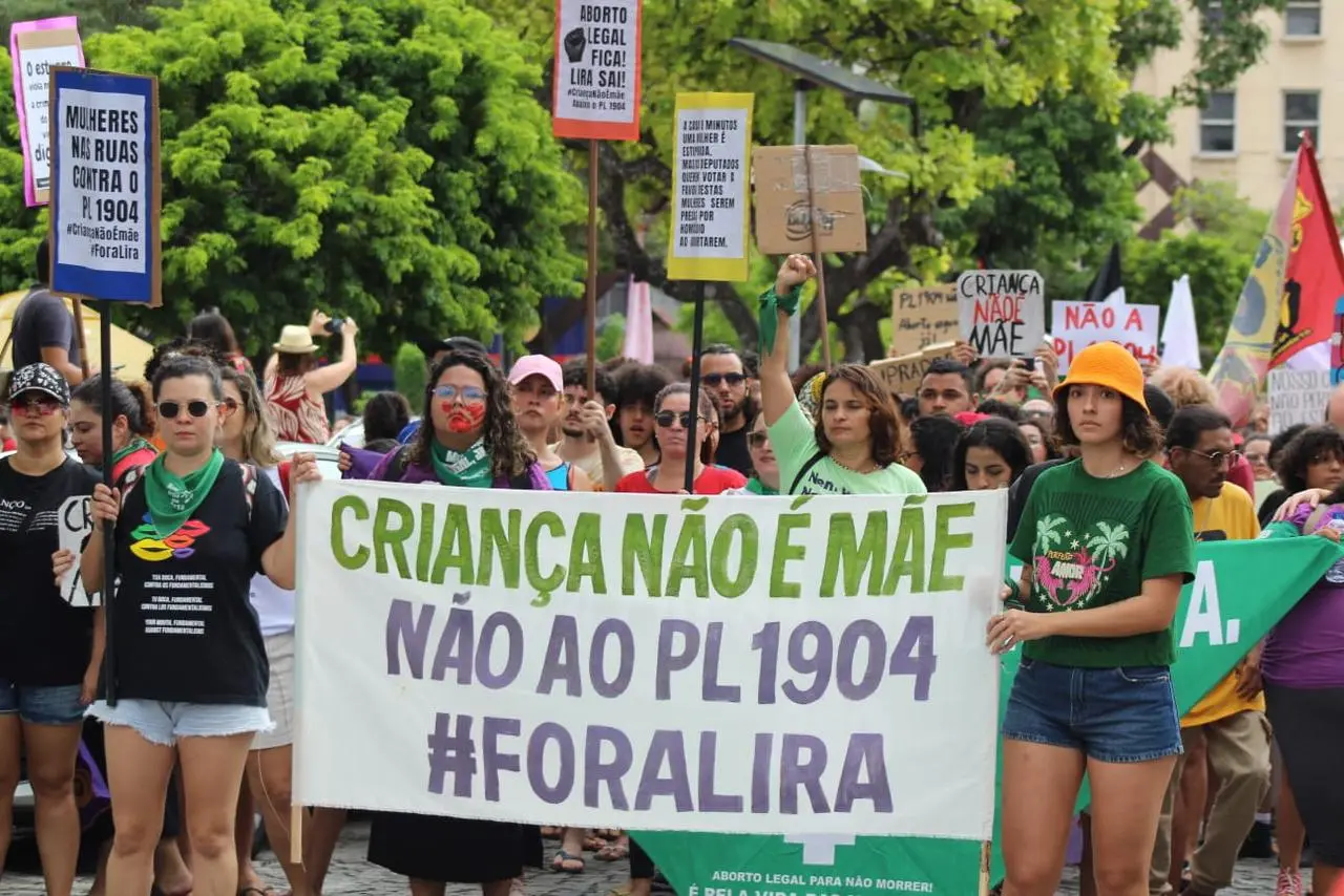 Imagem da notícia: PL do Aborto: enquete da Câmara com mais de 1 milhão de votos mostra maioria contra proposta