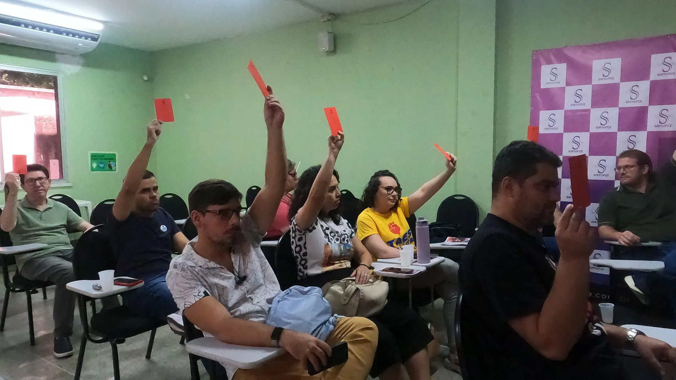 Em assembleia na terça-feira (18), servidores técnico-administrativos em educação (TAE) da Unilab votaram pela continuidade da greve