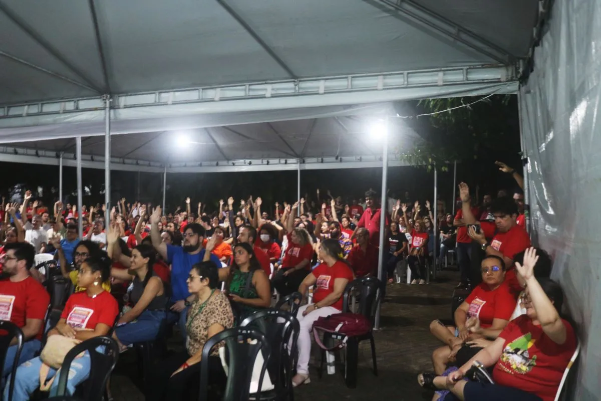 Servidores votaram em assembleia nesta quarta (19)
