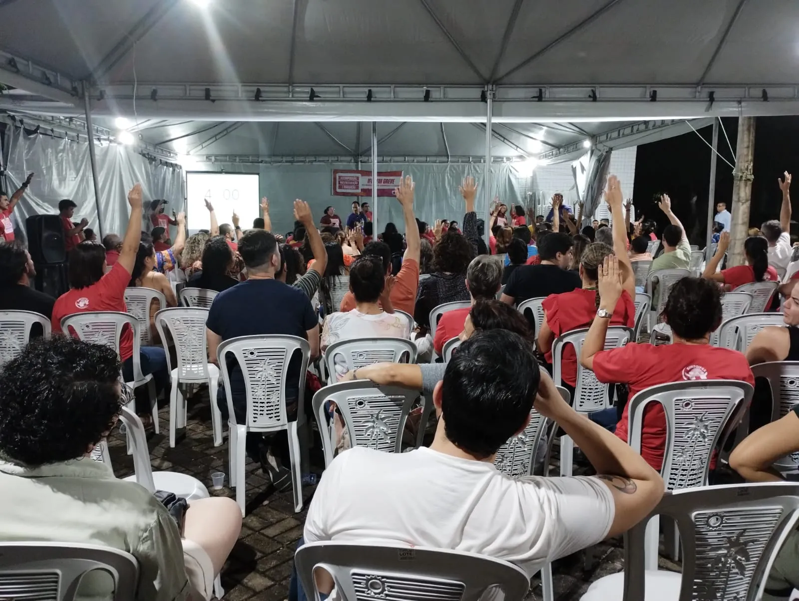 Docentes e técnicos administrativos do IFCE aceitaram a proposta do governo em assembleia