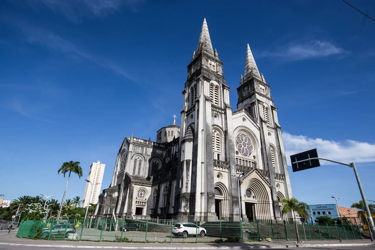Catedral Metropolitana de Fortaleza está localizada no Centro da cidade