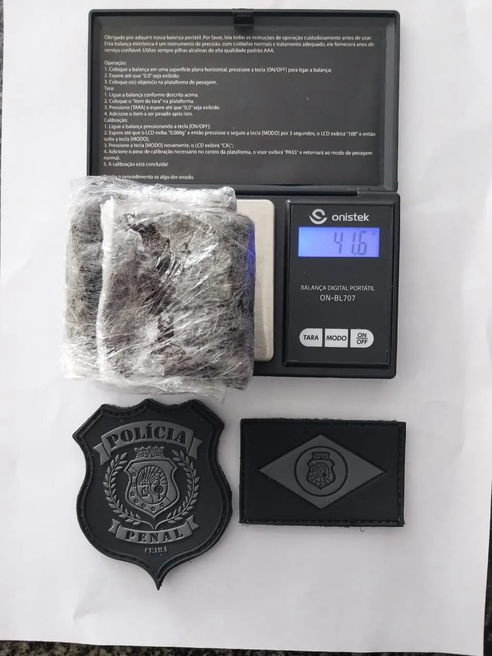 Drogas e fumo ilegal foram apreendidos pela Polícia Penal, com os visitantes
