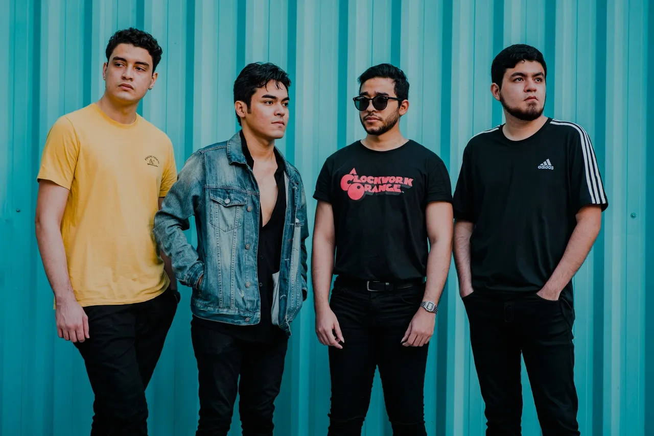 Garotos da Capital aposta no indie rock e tem como influências grupos brasileiros clássicos e contemporâneos