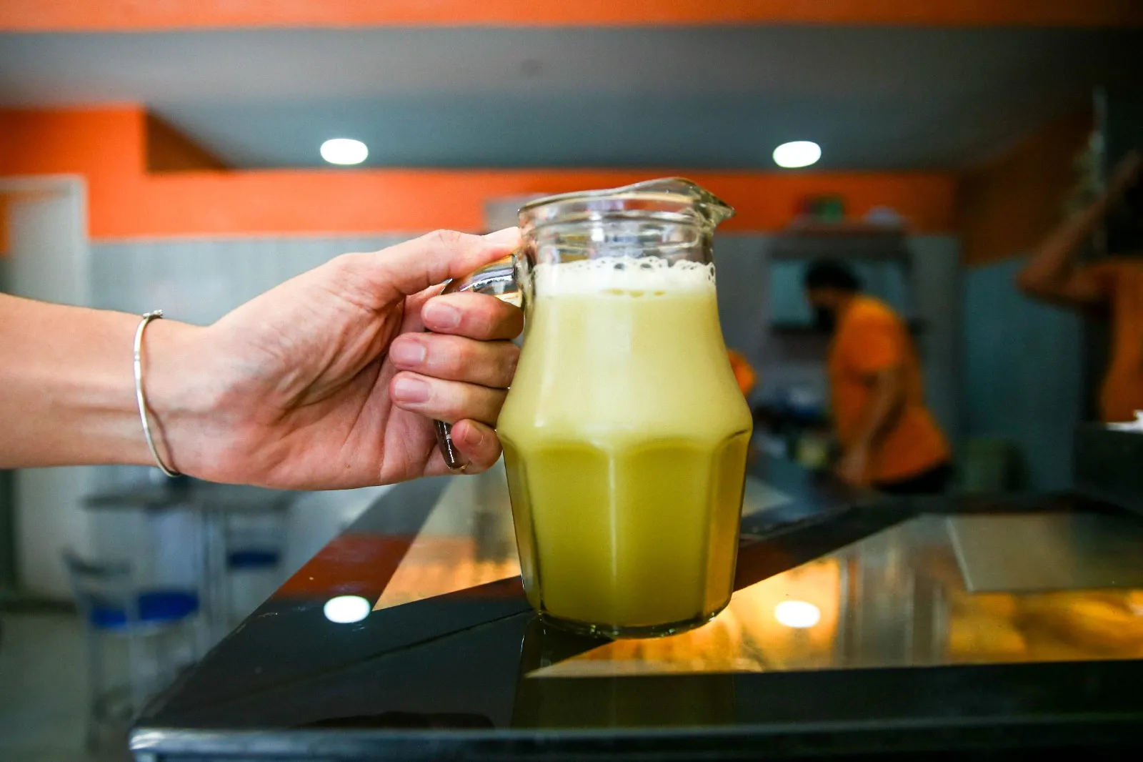 Jarrão de caldo de cana é um dos diferenciais do Compasso Lanches