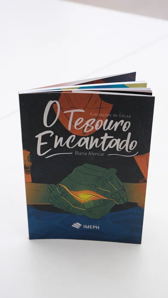 Capa do livro de estreia de Biana Alencar