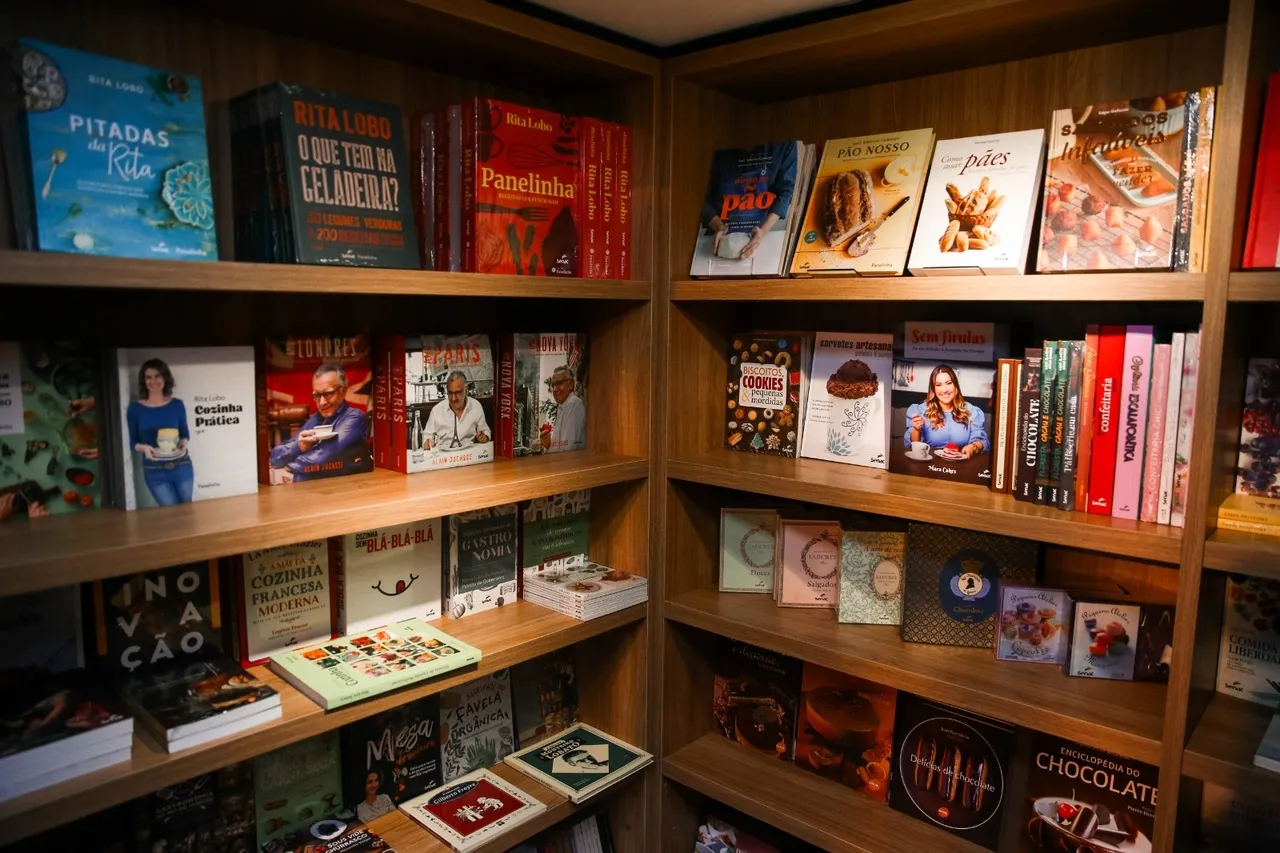 Publicações de gastronomia 'ultrapassam a sala de aula', como define a editora do Senac Denise de Castro