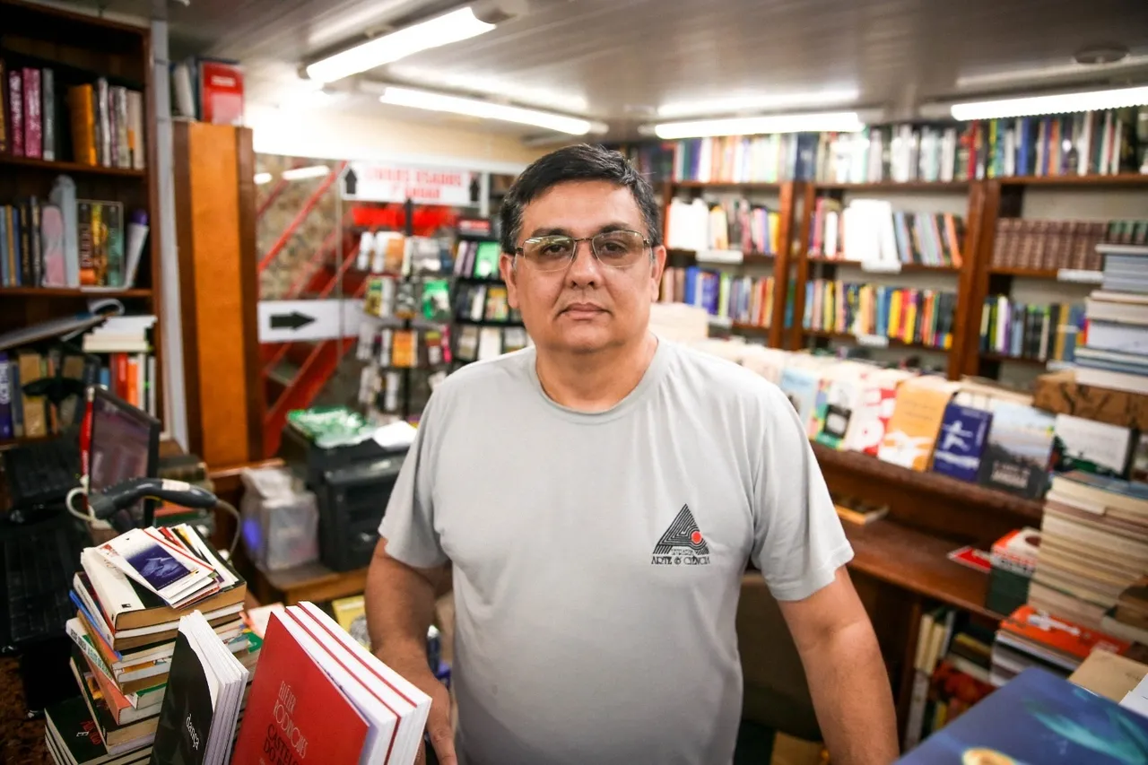 Arte e Ciência é negócio de família, tendo passo do pai, Magela Guedes, para o filho Vladimir Guedes (na foto)