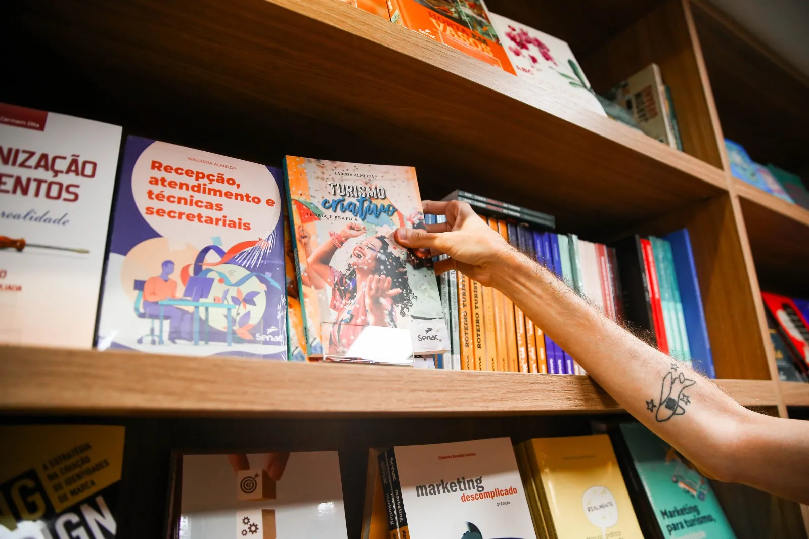 Turismo, mercado, marketing e gastronomia estão entre as áreas do conhecimento contempladas na Livraria Senac