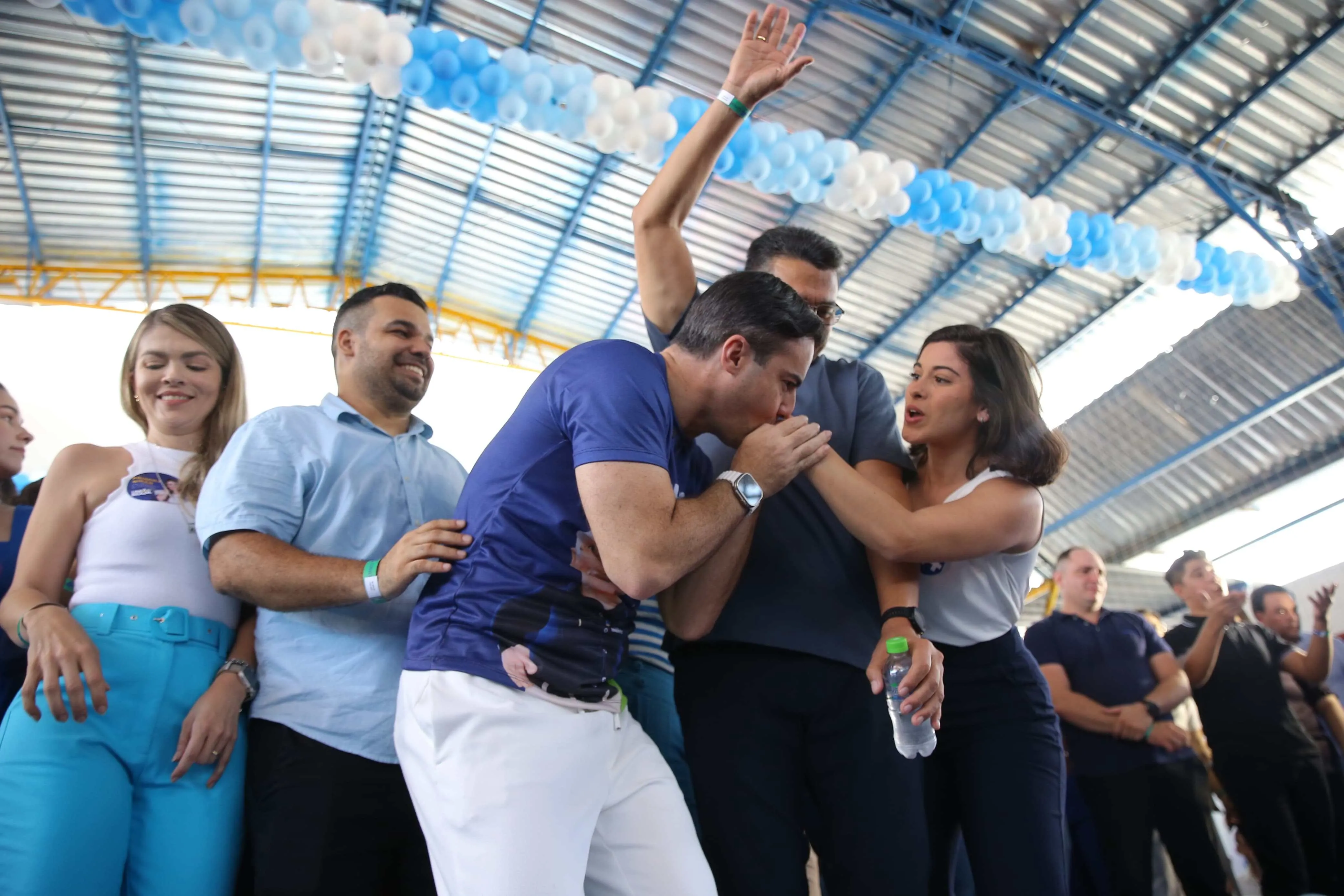 O palanque foi composto de candidatos à Câmara Municipal, de deputados do União Brasil, de lideranças do partido e de ex-parlamentares.