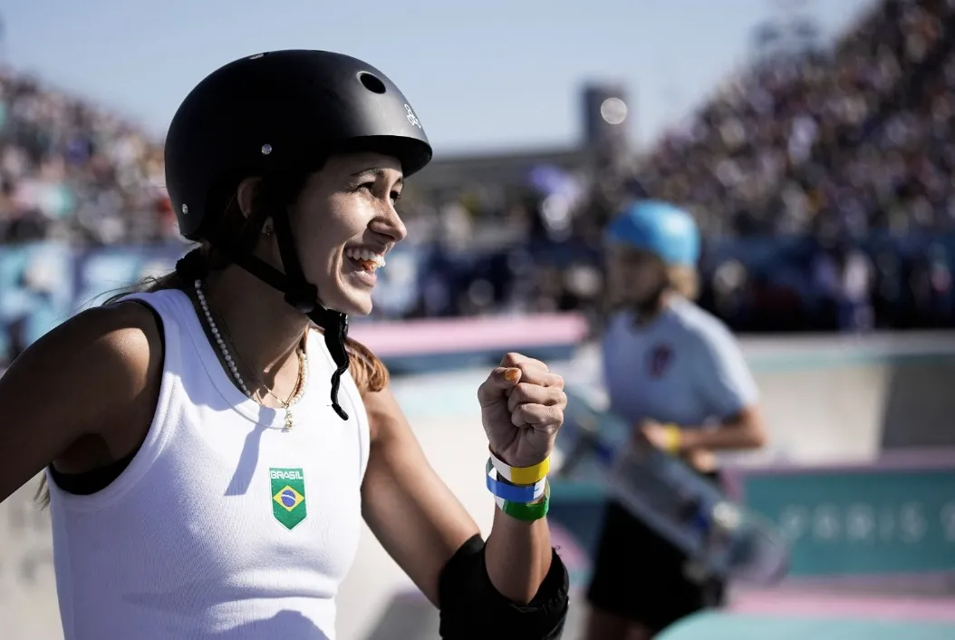 A atleta brasileira Dora Varella compete na final olímpica da modalidade