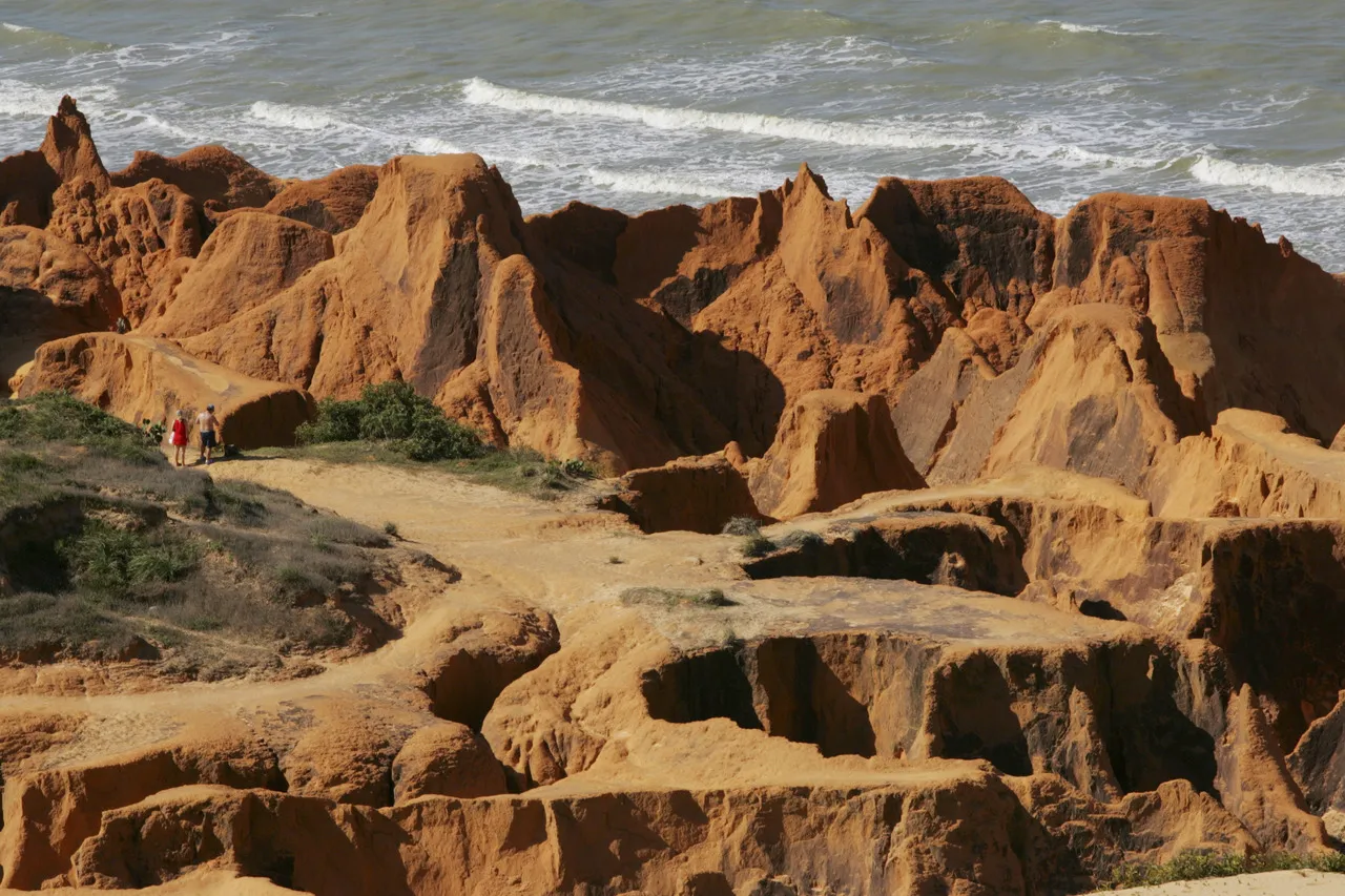 Morro Branco é conhecido pelo labirinto de falésias