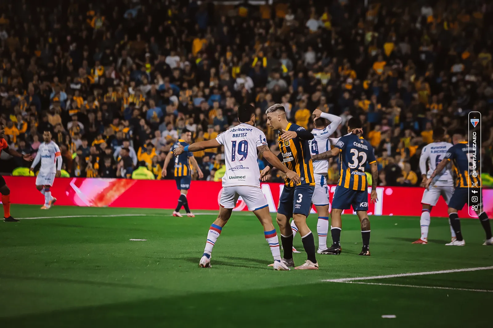 Brítez, jogador do Fortaleza, durante jogo contra o Rosario Central, pela Sul-Americana 2024