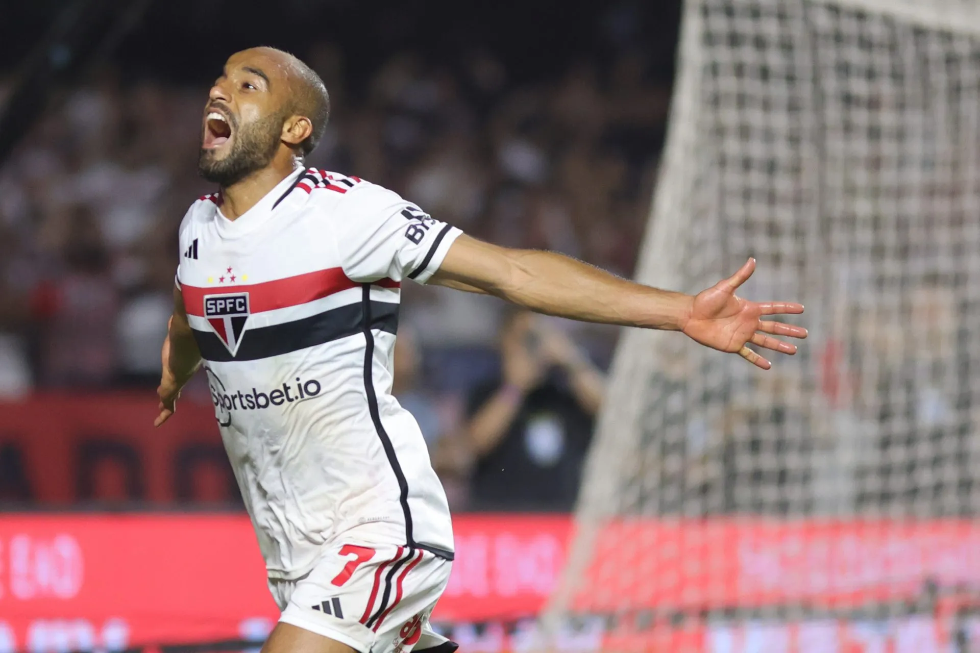 Lucas Moura retomou o protagonismo no São Paulo e atravessa momento goleador