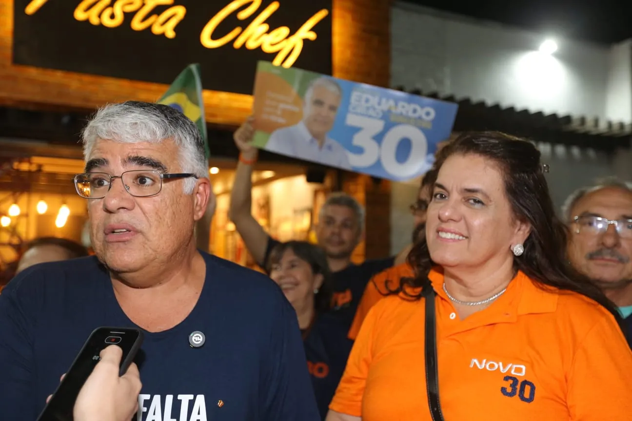 Eduardo Girão com a candidata a vice, Silvana Bezerra, ambos do Novo