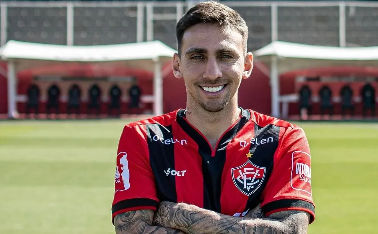 O atacante Gustavo Mosquito rescindiu com o Corinthians na Justiça e fechou com o Vitória-BA
