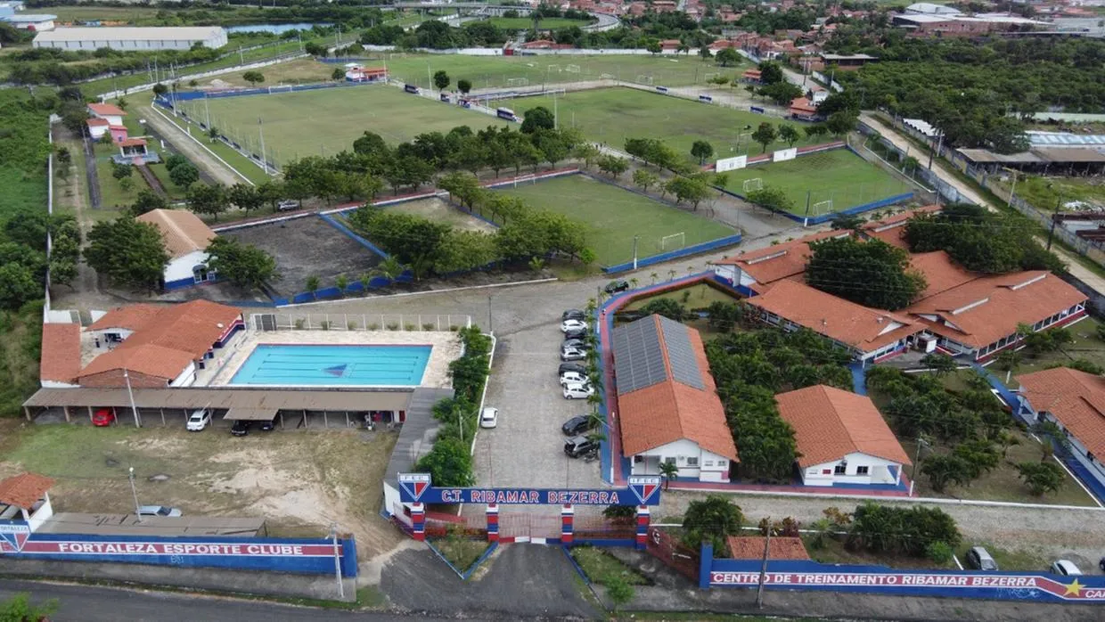 O Fortaleza concentra o trabalho da base no CT Ribamar Bezerra, em Maracanaú