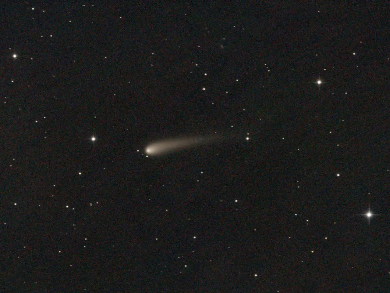 Imagem da notícia: 'Cometa do Século' poderá ser visto no Brasil a partir de hoje (15); saiba detalhes