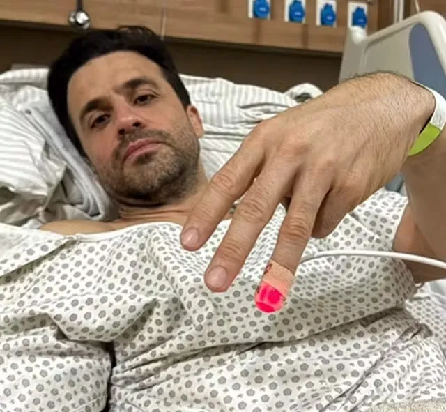 Candidato compartilhou imagem hospitalizado logo após ataque