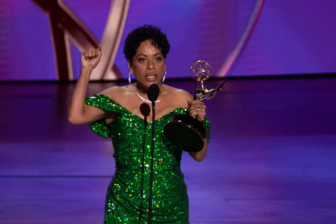 Atriz Liza Colón-Zayas levou estatueta de melhor atriz coadjuvante em série de comédia por 'The Bear'