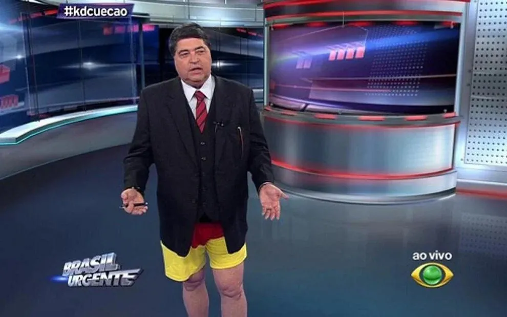 O apresentador cumpriu uma promessa feita ao vivo e apareceu no ar vestindo apenas uma cueca samba-canção