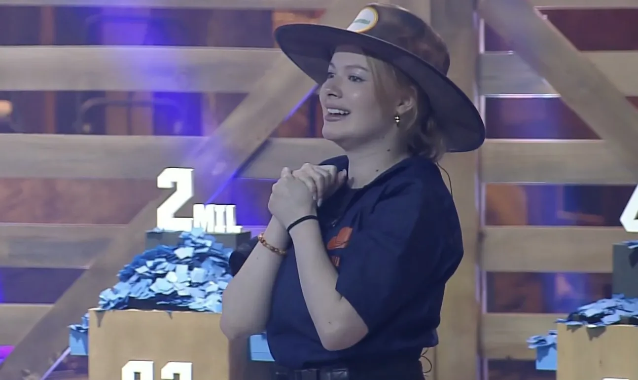 A atriz e cantora Julia Simoura venceu a dinâmica