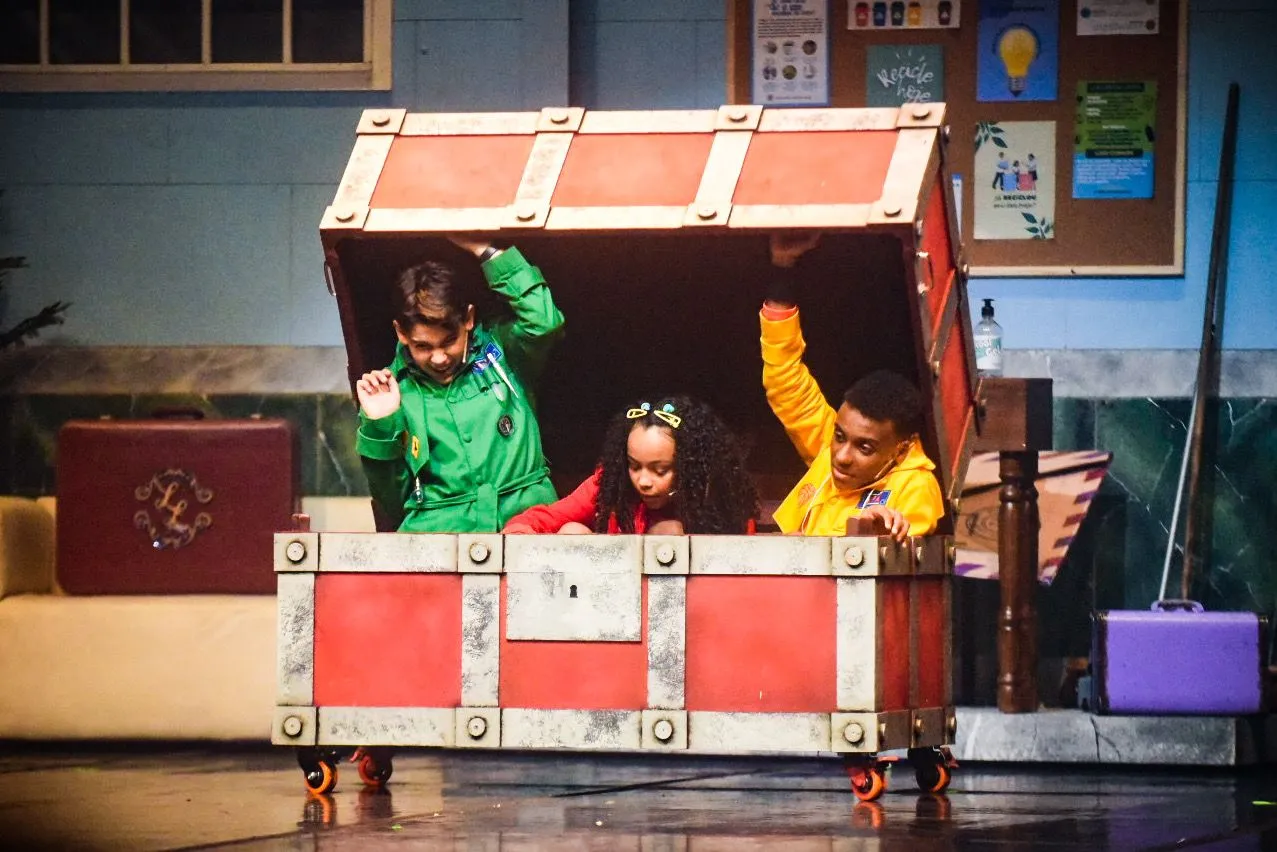 Espetáculo 'D.P.A 2 - A Peça: Um Mistério Musical em Magwood' compõe agenda do Theatro José de Alencar em outubro