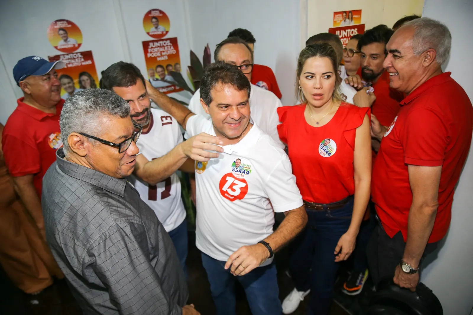 O candidato realizou encontro com a militância partidária em seu comitê central, no bairro Luciano Cavalcante, nesta quarta-feira (2).