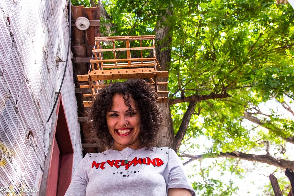 Nina Rizzi assina a biografia de Elza Soares voltada para crianças e toda a família