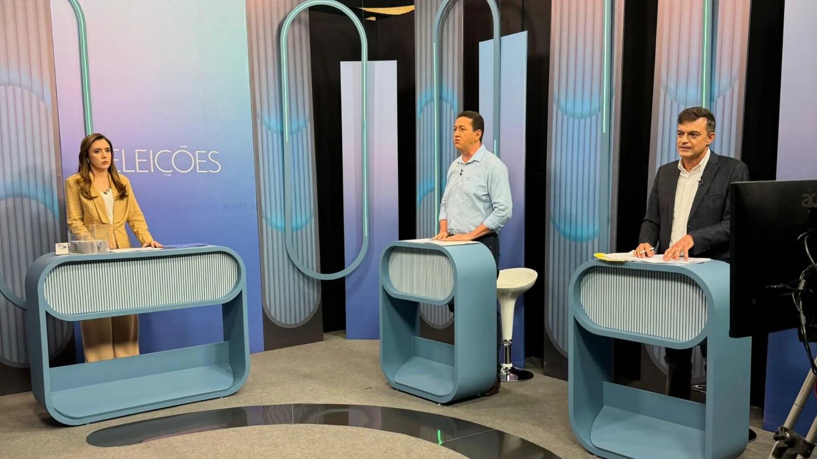 O debate foi mediado pela jornalista Lorena Tavares