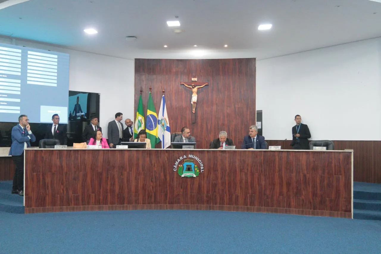 Durante a sessão, os parlamentares se revezaram no Plenário Fausto Arruda, que em alguns momentos ficou esvaziado.