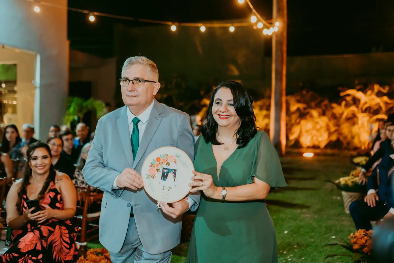 Gláucia e Onésio, noivos no casamento de 2005, sendo daminha e pajem na cerimônia de Pedro e Jaiana