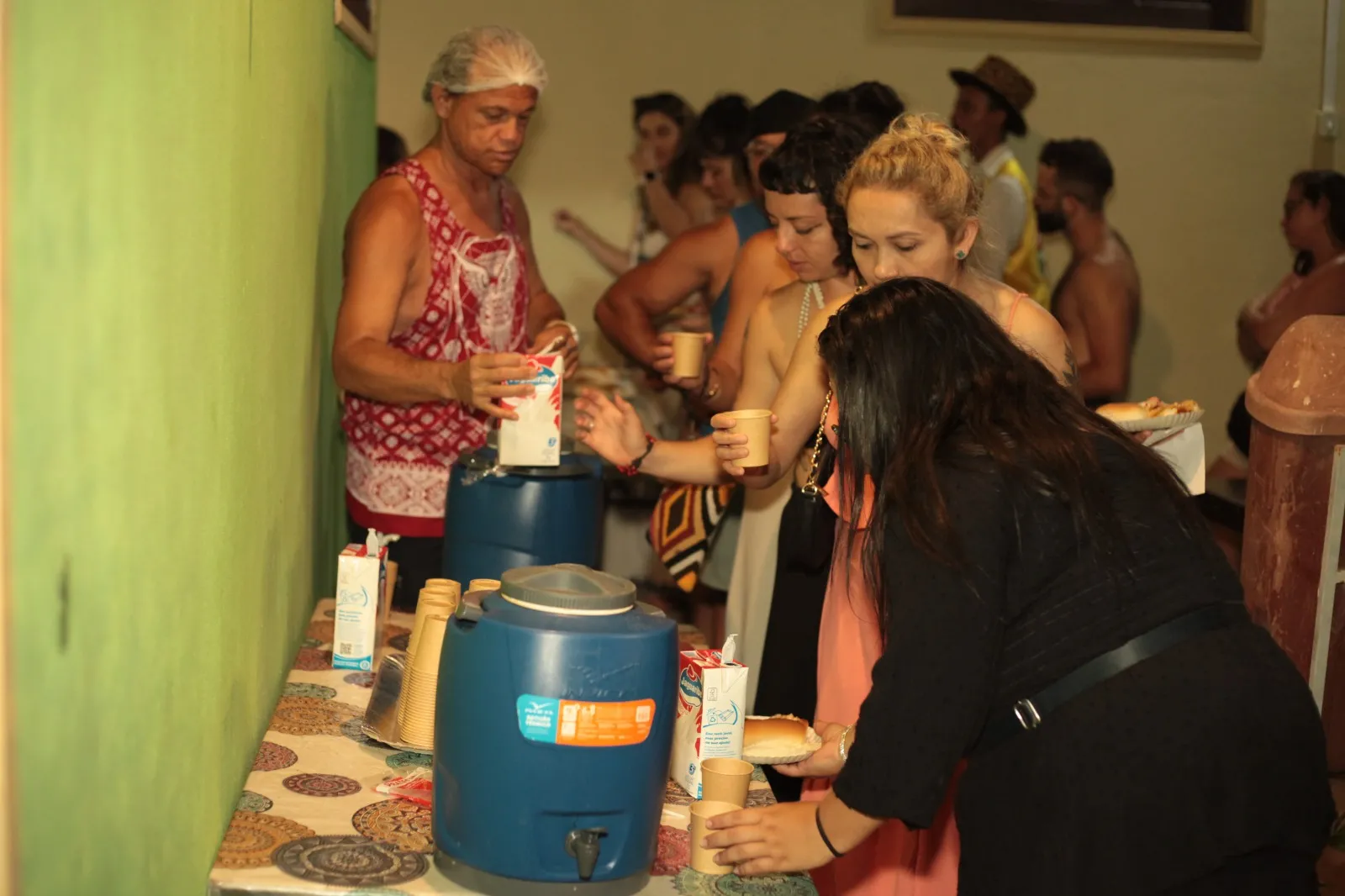 Iniciativa do Sesc Povos do Mar recriou a padaria com venda de alimentos na madrugada