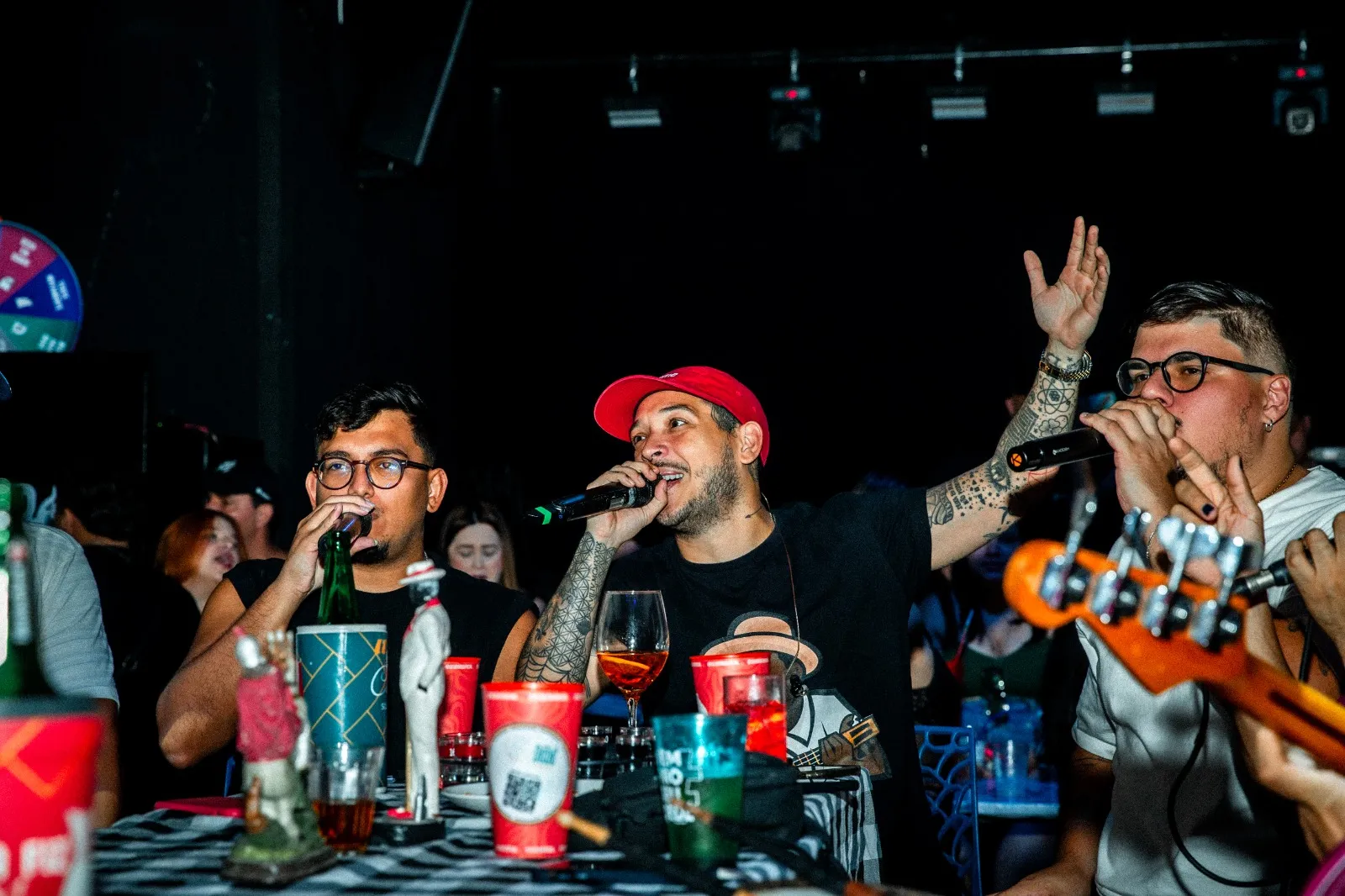 Felipe Vieira, o Felipim, ao centro: músico teve a ideia de transformar a segunda-feira de Fortaleza num oásis para o samba