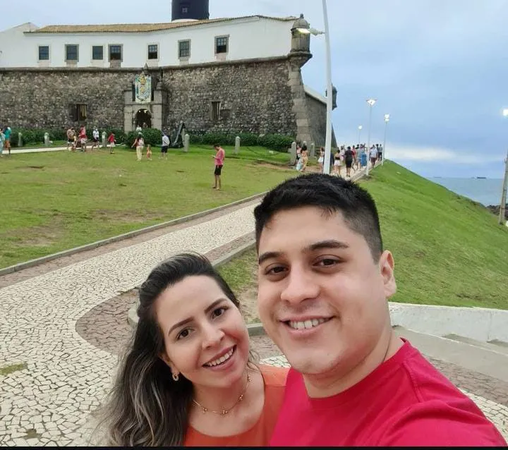 Hoje o casal mora em Salvador devido à residência universitária na cidade
