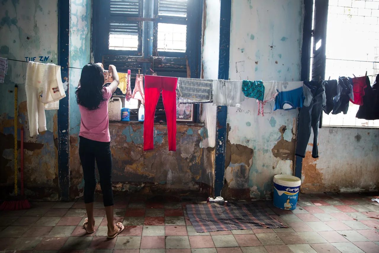 A professora e psicóloga Vládia Jucá aponta a violência e a necessidade de meninas se tornarem cuidadoras muito cedo como aspectos que impactam a saúde mental delas