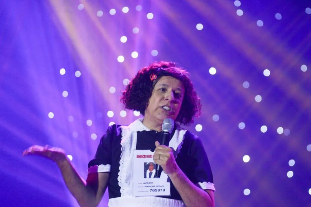 A empregada doméstica Jarilene, um dos personagens de Tom Cavalcante