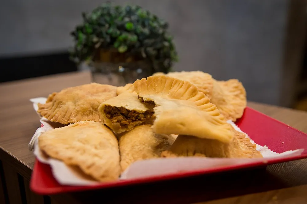 Há três linhas de sabor de pastéis: Tradicionais, Gold e Doce; em destaque, o de carne, da linha Tradicionais