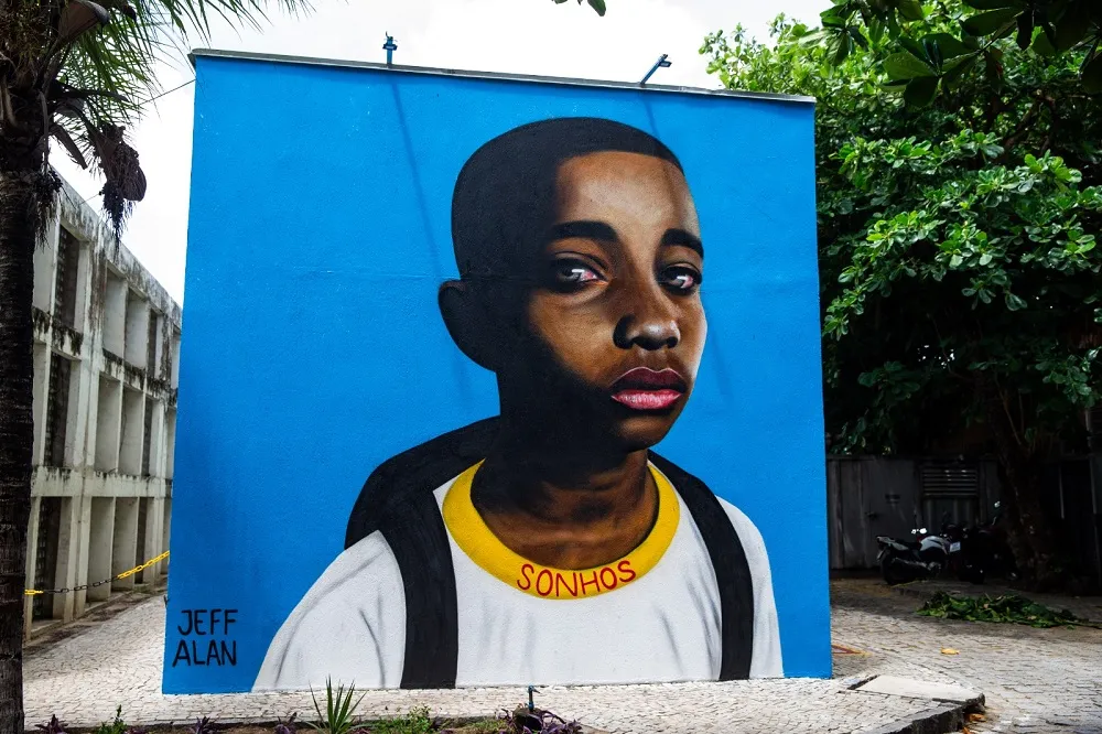 Obra “O Estudante”, na parte externa da Caixa Cultural Fortaleza