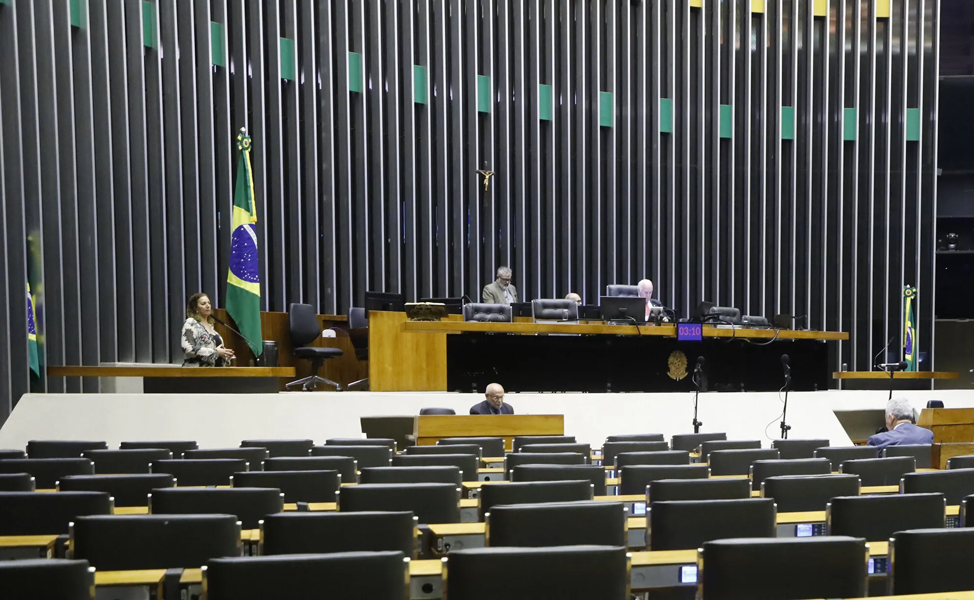 PEC que pode dar fim para escala 6x1 está na fase de coleta de assinaturas.