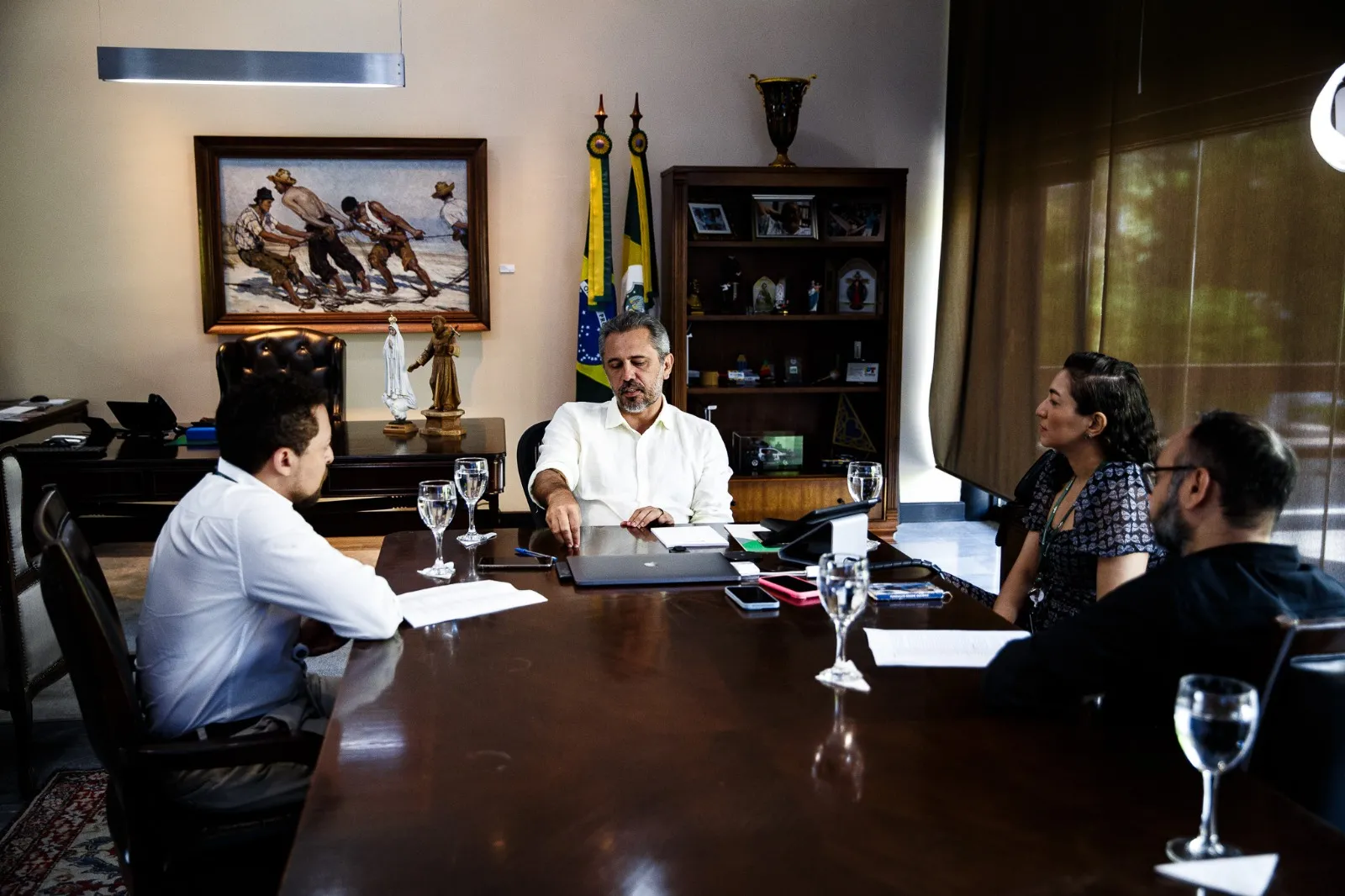 O governador concedeu entrevista aos jornalistas Wagner Mendes, Dahiana Araújo e Hugo Renan Nascimento