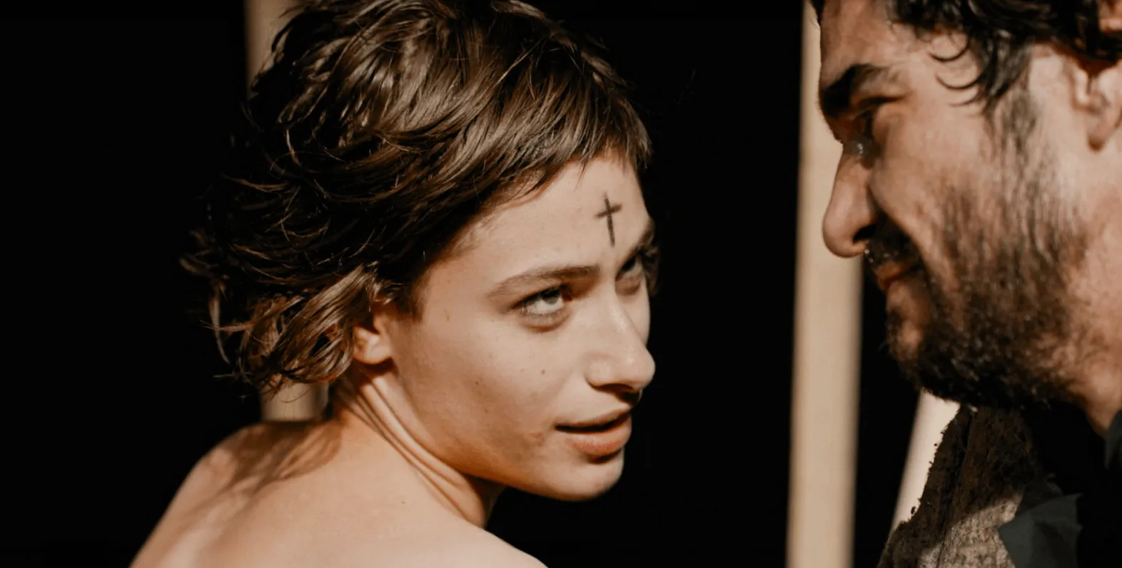 Peça e filme são distintos, mas guardam semelhanças, feito o elenco