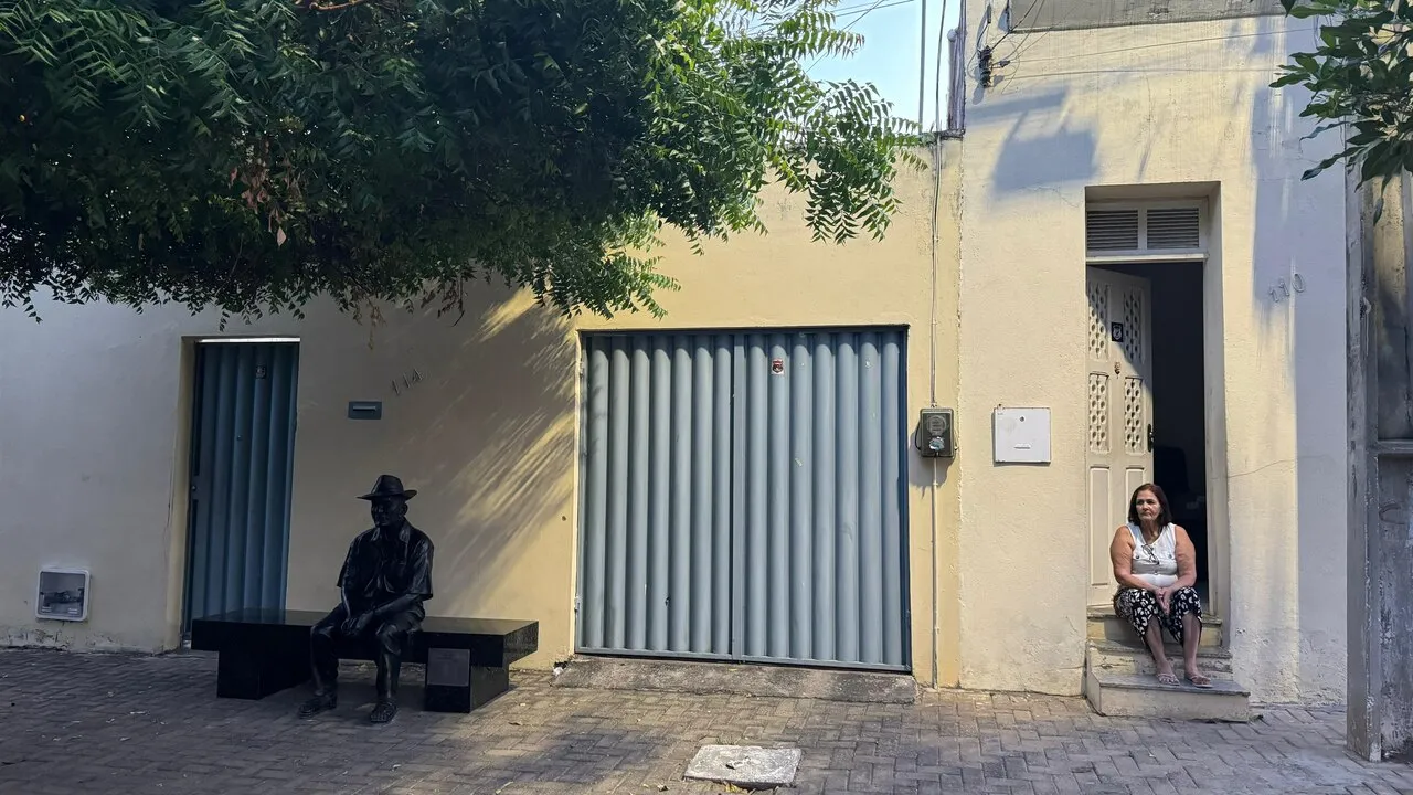 Dona Socorro mora ao lado da casa de Seu Lunga há décadas e diz que ele era um bom vizinho