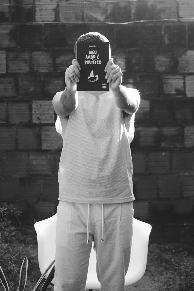 Livro apresenta uma antologia do cotidiano de Dalgo e daqueles de quem o poeta encontra – do quintal da casa da mãe à rotina de Fortaleza